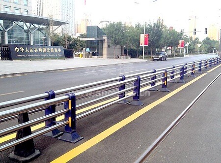 铁路隔离护栏