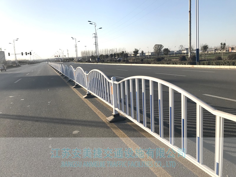 弧形护栏2-2.JPG