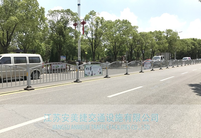 弧形护栏1-2.JPG